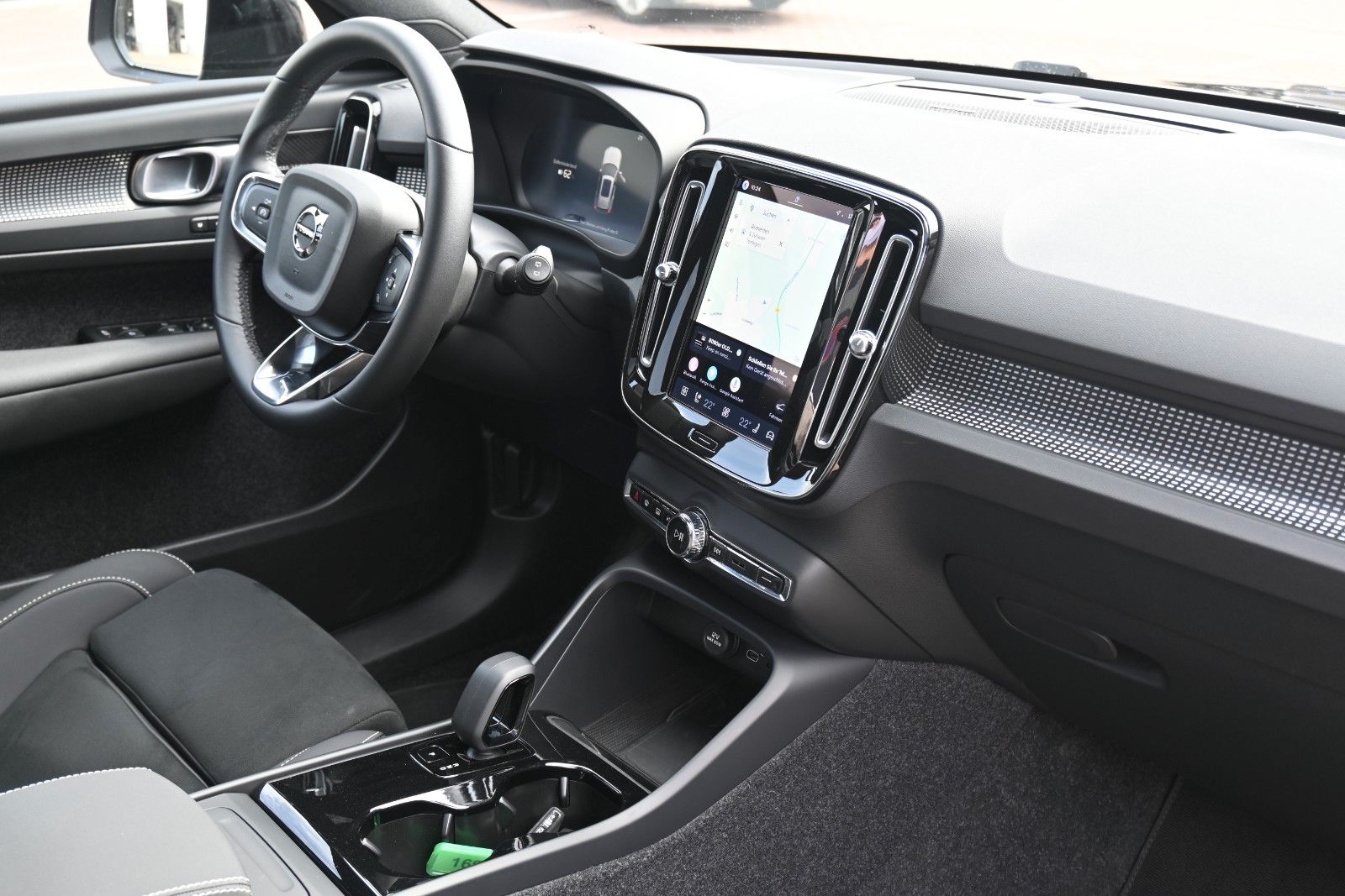 Fahrzeugabbildung Volvo EX40 Ultra Black Edt Single Motor Extended Range