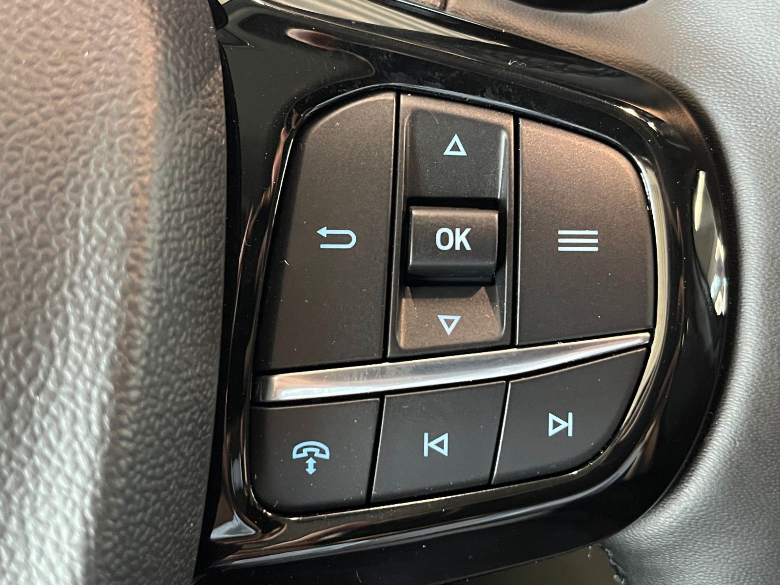 Fahrzeugabbildung Ford NUGGET L2 Titanium Aufstelldach Markise uvm.