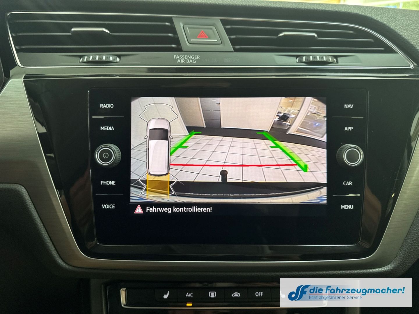Fahrzeugabbildung Volkswagen Touran Comfortline 7.Si. AHK-klap.150PS Navi Dig