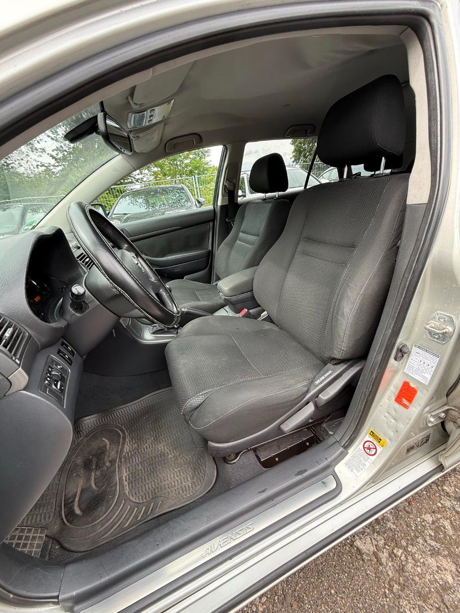 Toyota Avensis 2005 — photo 11