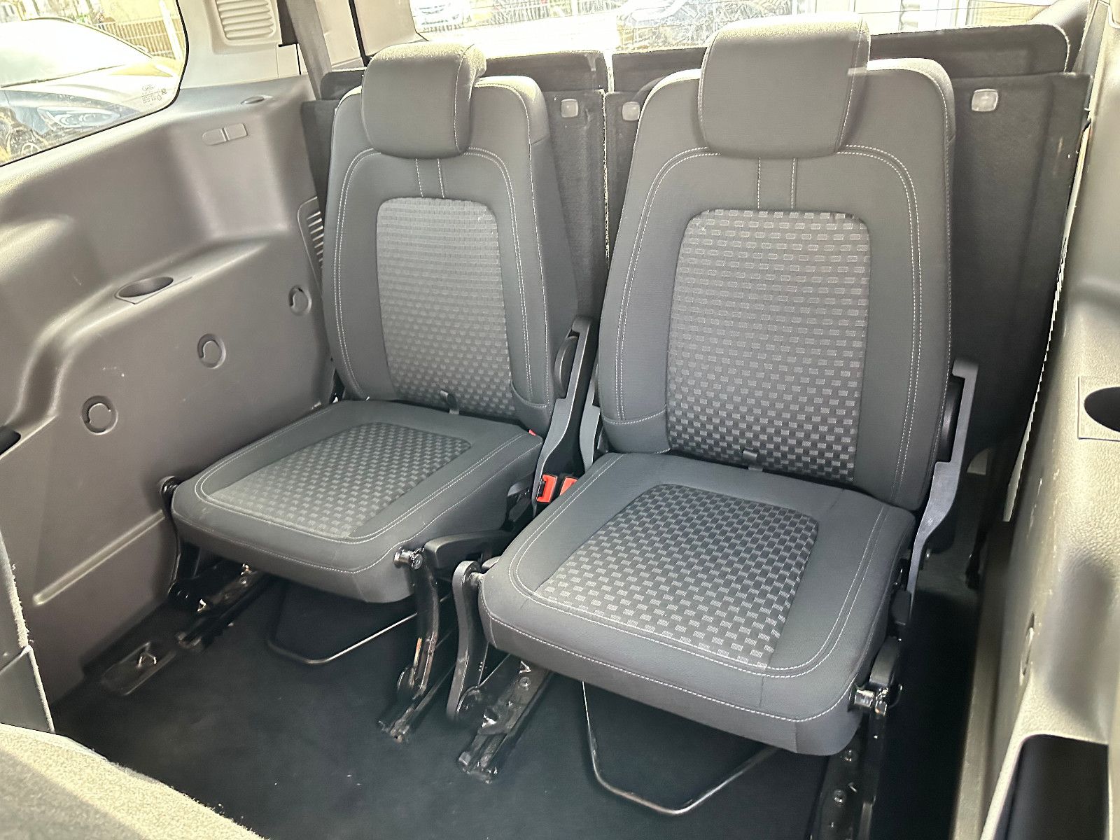 Fahrzeugabbildung Ford GRAND TOURNEO CONNECT*7 SITZER+AUTOM*