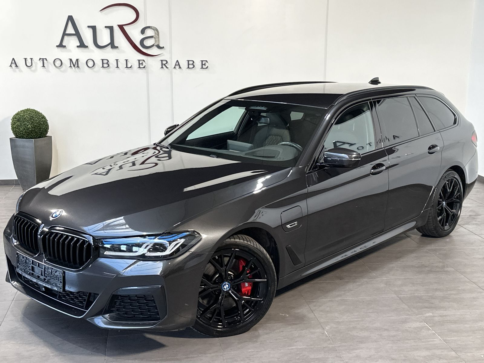 Fahrzeugabbildung BMW 530e Touring xD M-Sport Pro NAV+LASER+19ZOLL+HUD