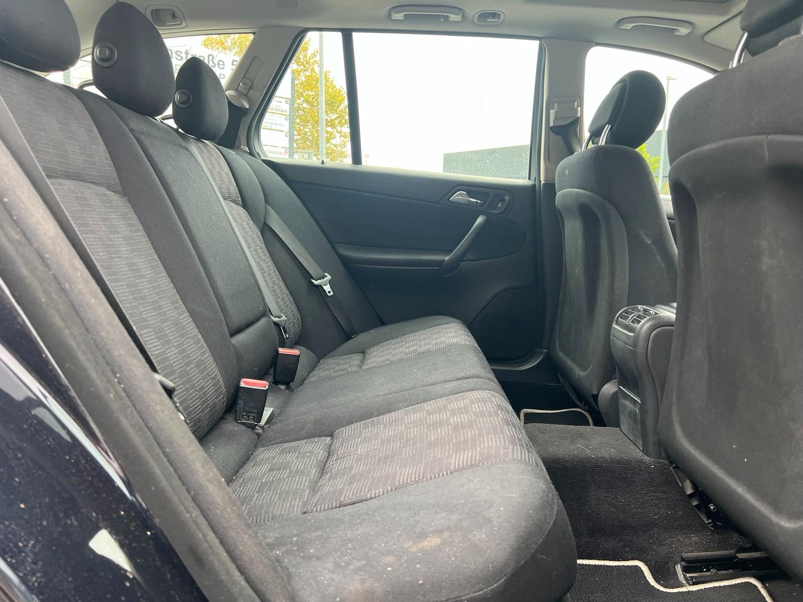 Mercedes-Benz C180 2005 — photo 11