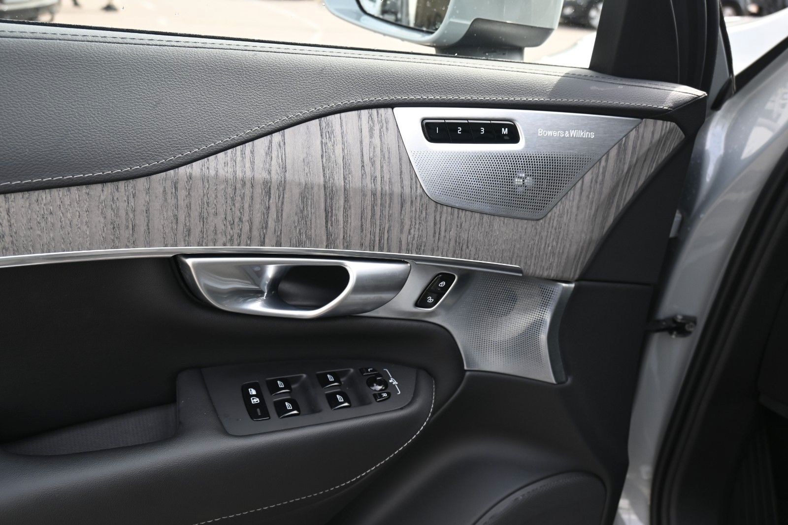 Fahrzeugabbildung Volvo XC90 B5 D AWD Ultimate Bright*STHZ*LUFT*360°*AHK