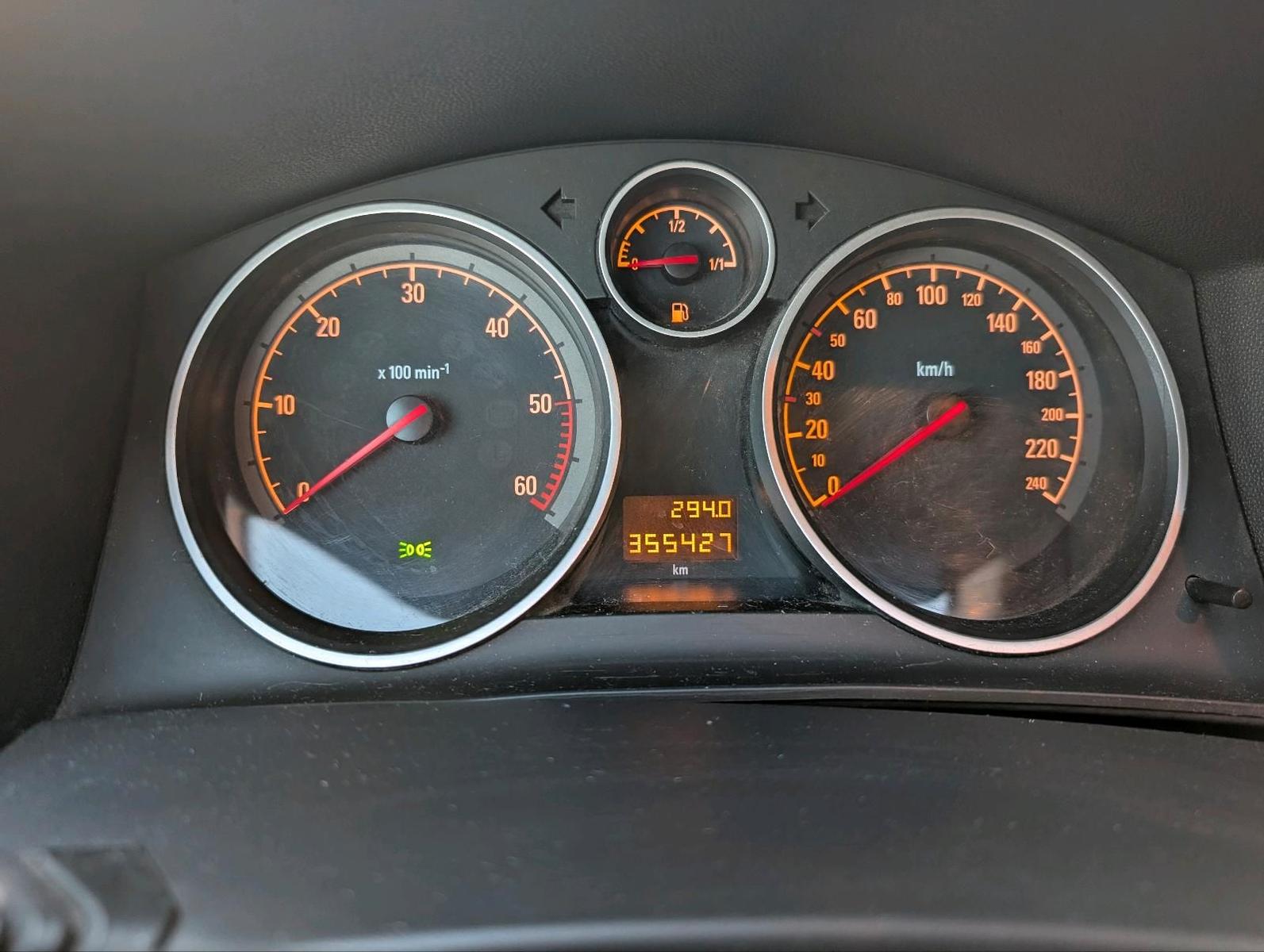 Opel Astra 2008 — interior