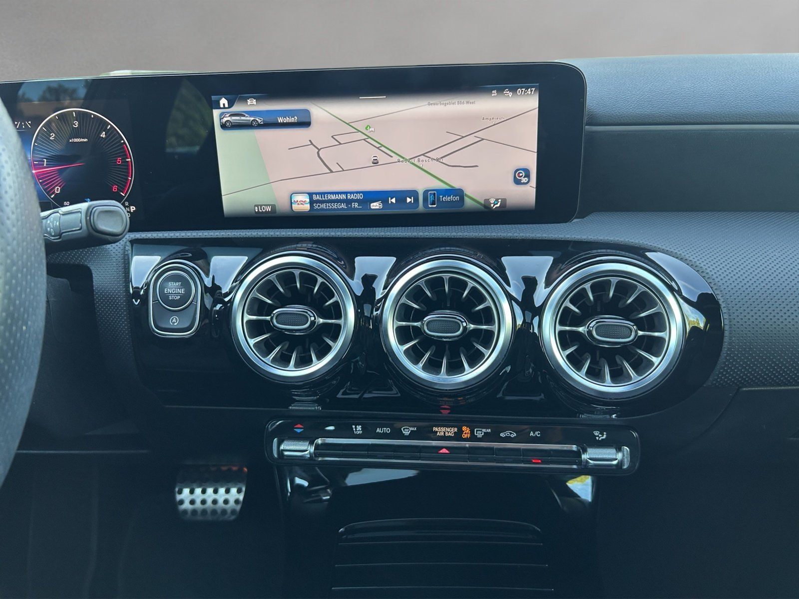 Fahrzeugabbildung Mercedes-Benz A 200 d AMG+ Kamera KeyGo LED Pano DISTRO Ambien