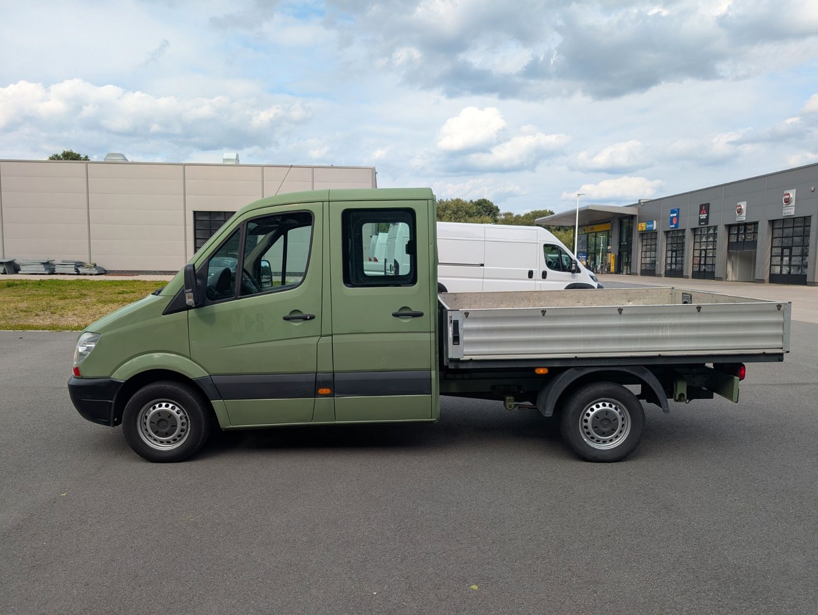 Fahrzeugabbildung Mercedes-Benz Sprinter Pritsche DoKa AHK