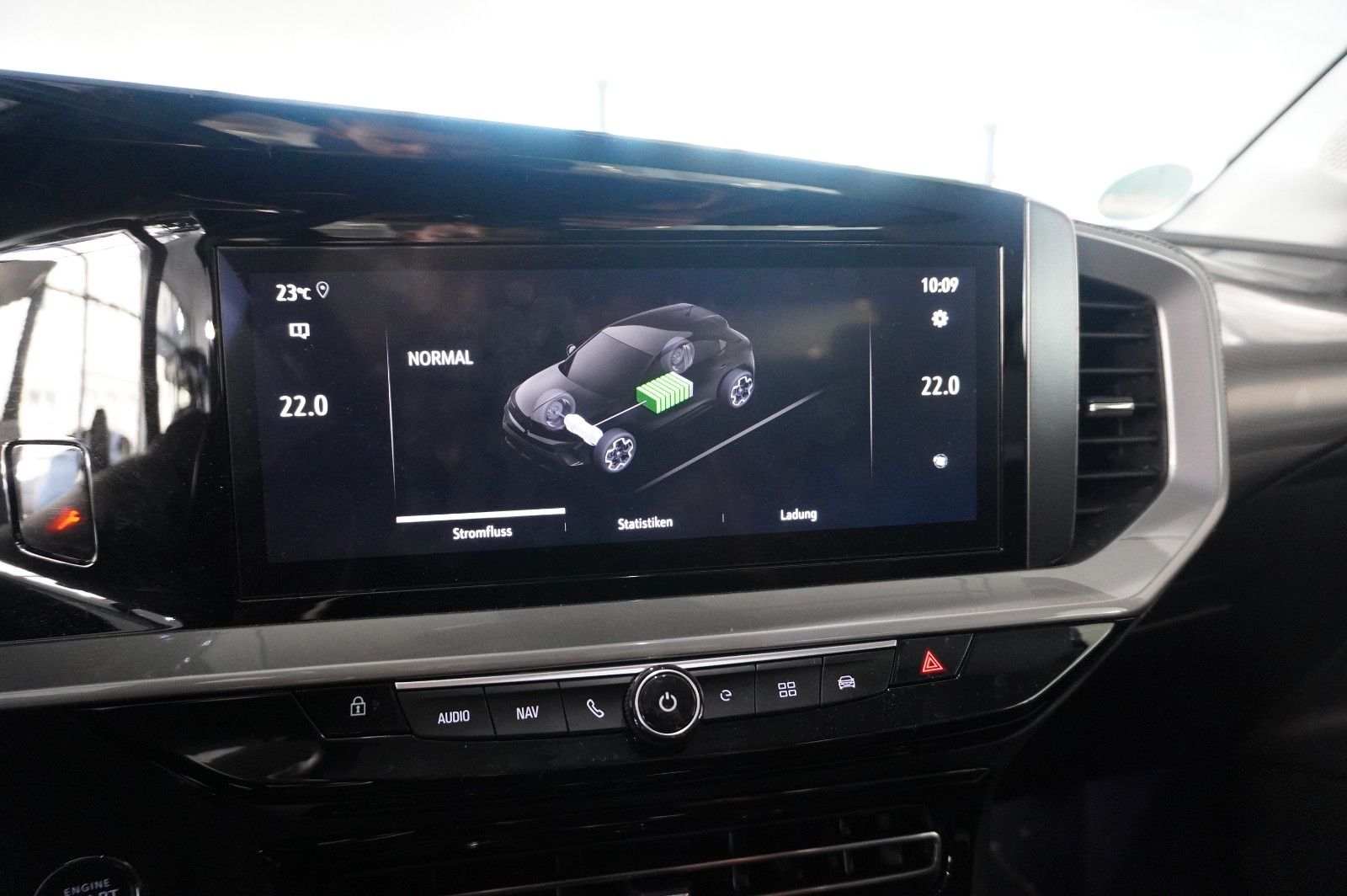 Fahrzeugabbildung Opel Mokka-e ELEGANCE 3-PHASIG NAVI/LED/VIRTU/SHZ/DAB