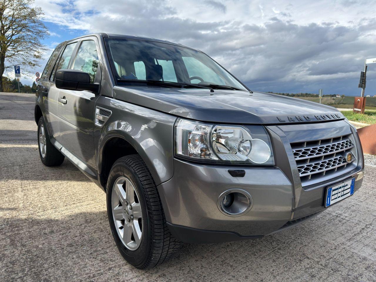 Land Rover Freelander 2012 — interior