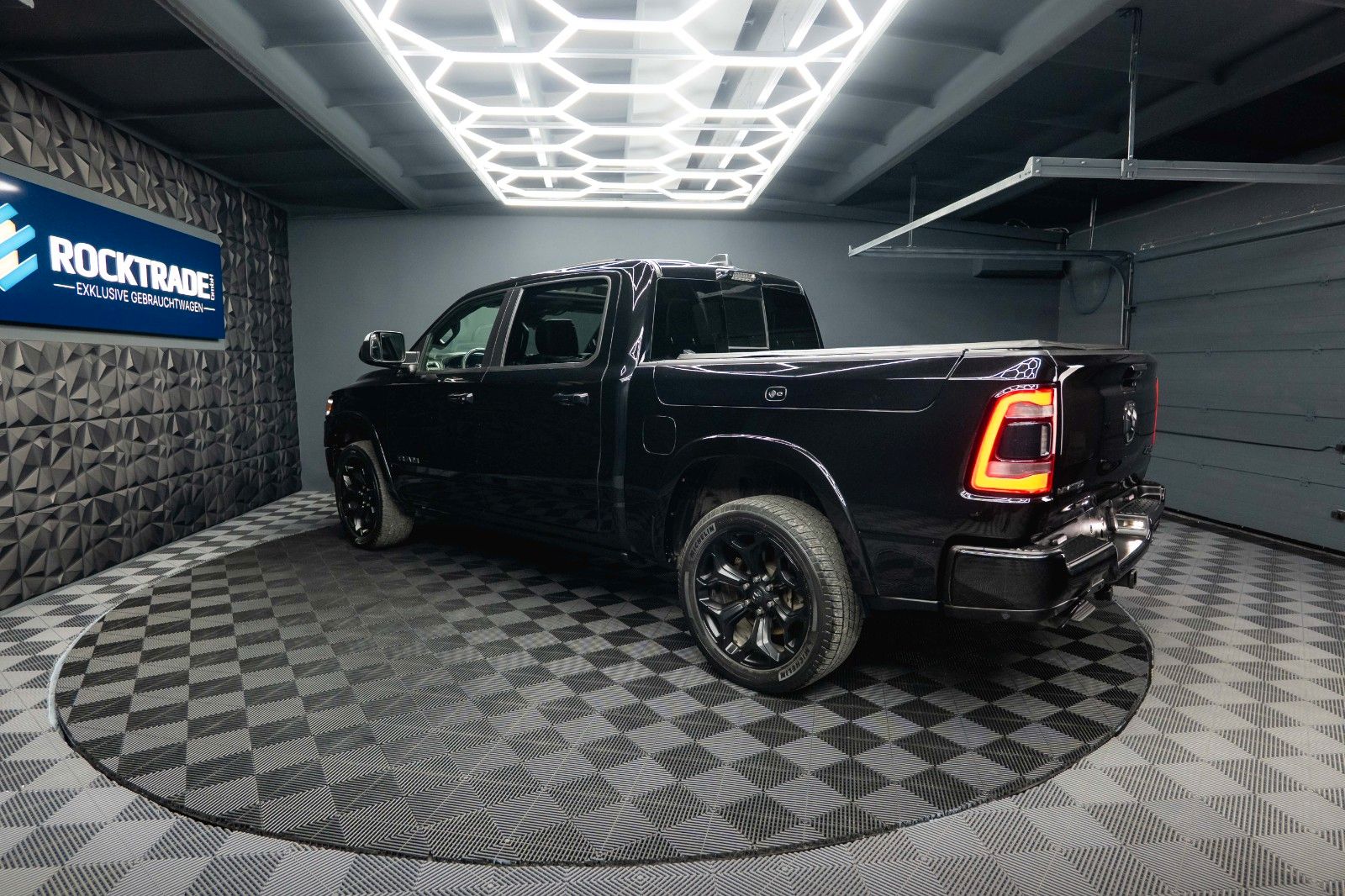 Fahrzeugabbildung Dodge RAM 5.7 V8 HEMI 4x4 LIMITED Offroad 100% Options