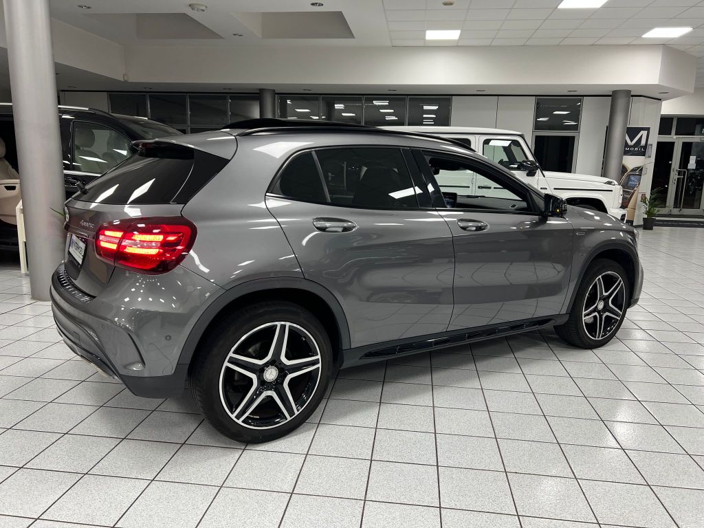 Mercedes-Benz GLA 250 4Matic 7G*AMG*LED*PANO*COMAND*KAMERA*