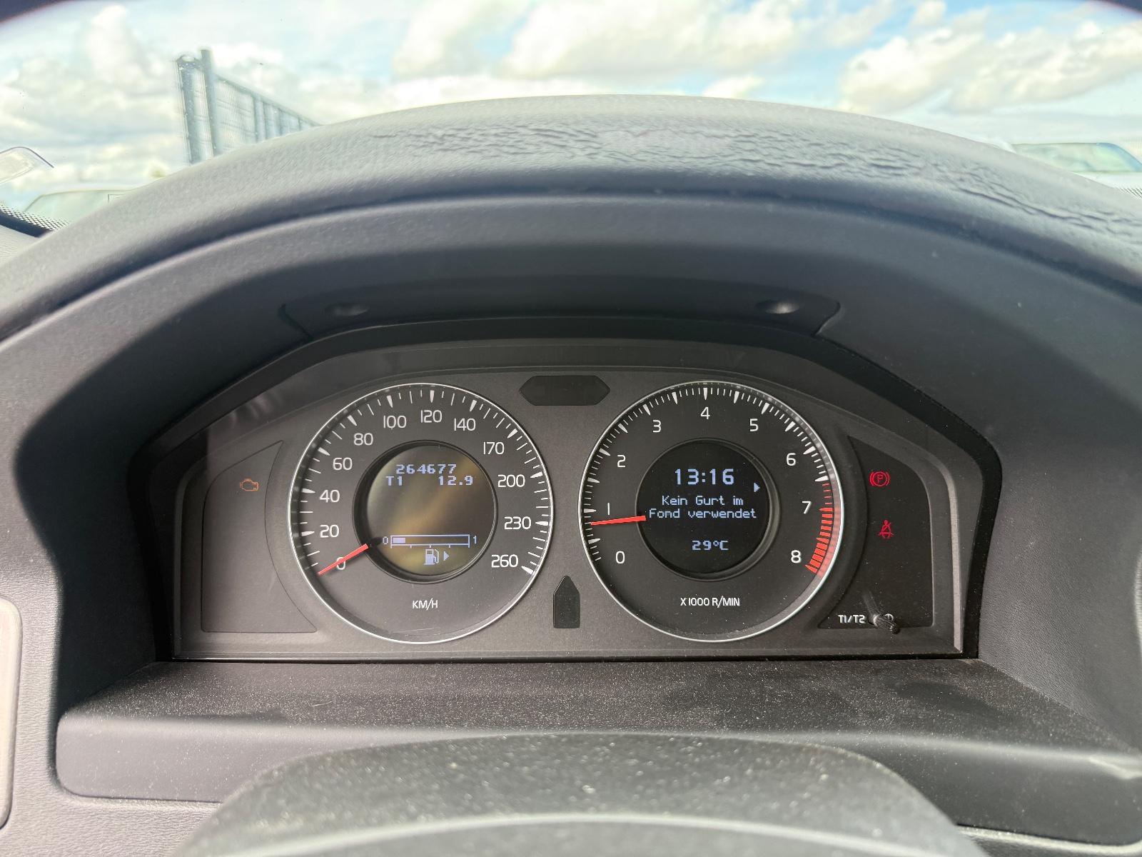 Volvo V70 2010 — photo 12