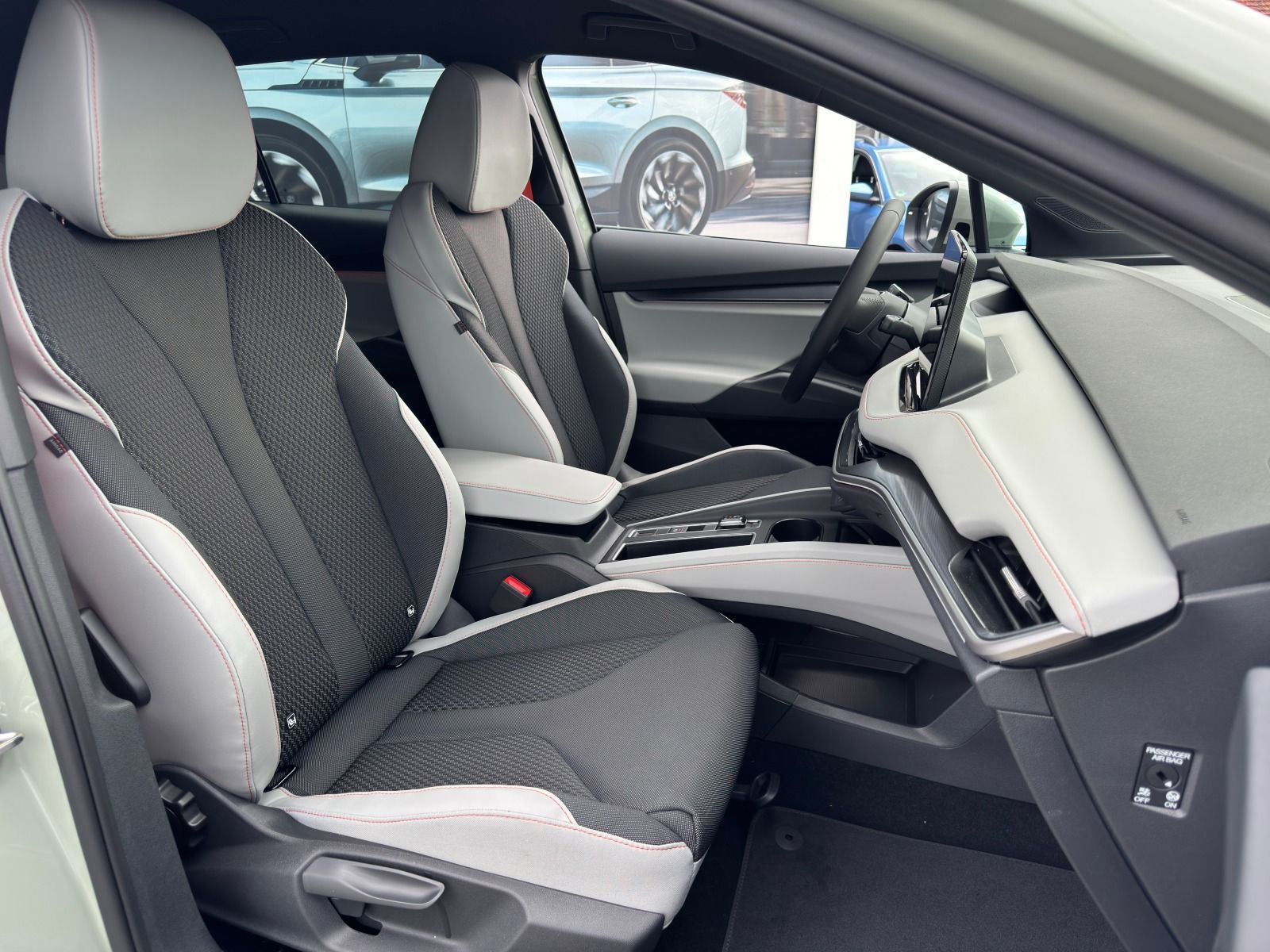 Fahrzeugabbildung SKODA Elroq 60 Lodge 204PS*AHK*RFK*20Zoll*Wärmepumpe