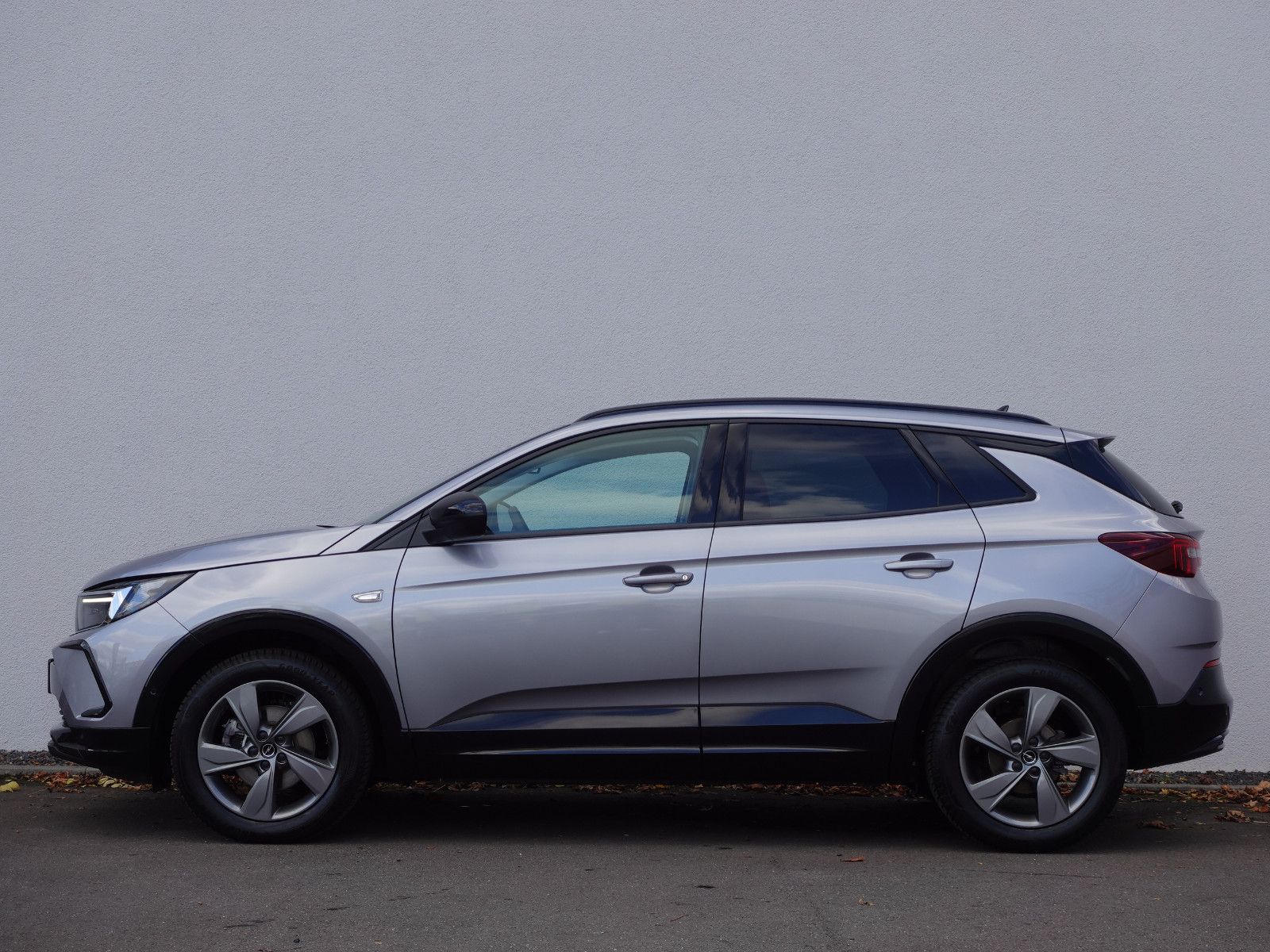 Fahrzeugabbildung Opel Grandland 1.2T AUTOMATIK,Navi,MatrixLED,Sitzhzg