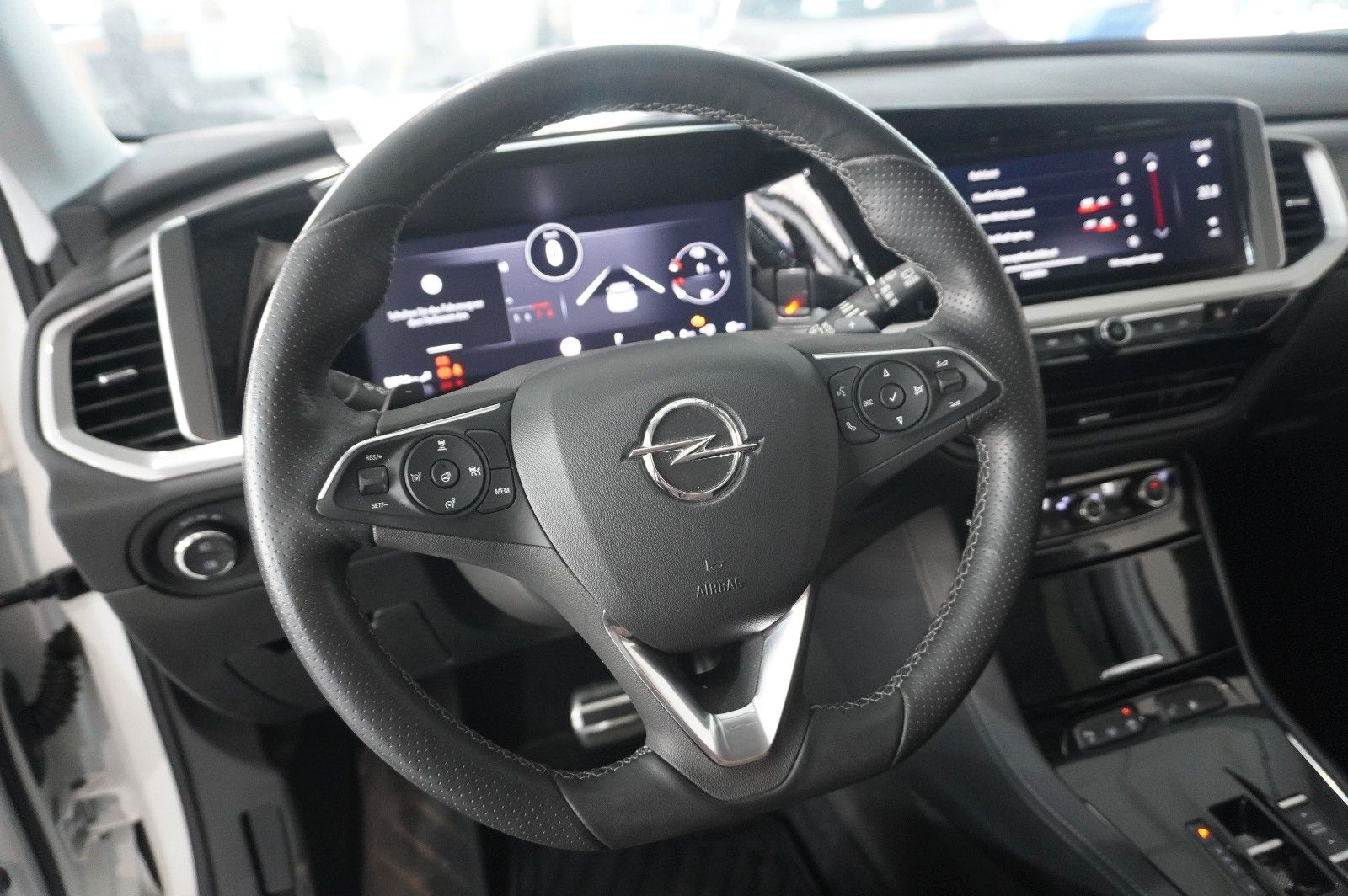 Fahrzeugabbildung Opel Grandland (X) 1.6T GSe HYBRID 4X4 NAVI/LED/SPORT
