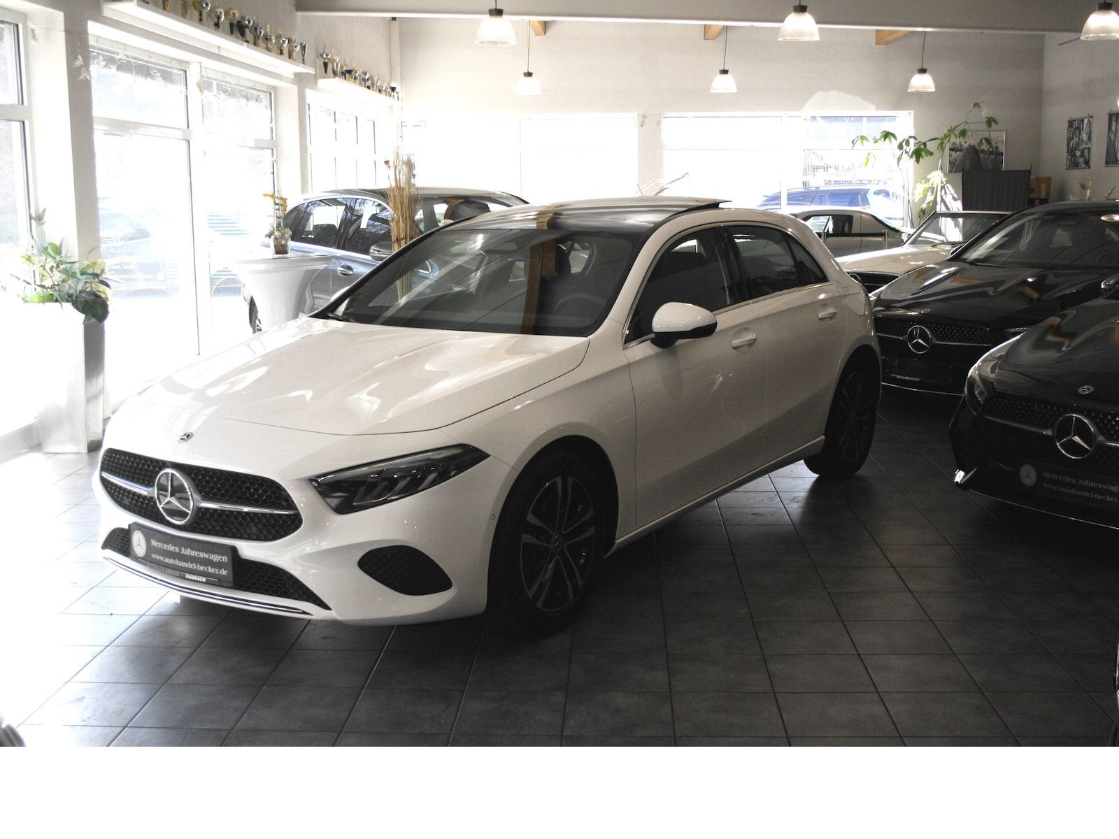 Fahrzeugabbildung Mercedes-Benz A 180 Progres. Line Advanced *Pano-Dach*Winter-P