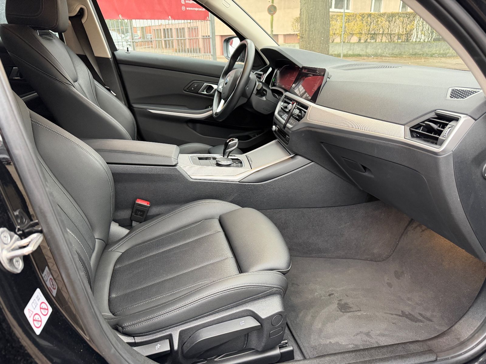 Fahrzeugabbildung BMW 318 3 Touring*LEDER*TEMPO*LED*APPLECAR*KAMERA*