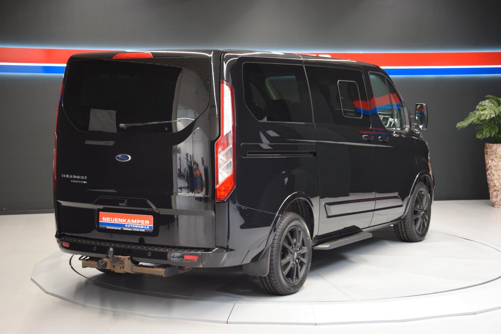 Fahrzeugabbildung Ford Custom 320 L1 Leder Navi Autom. Kamera