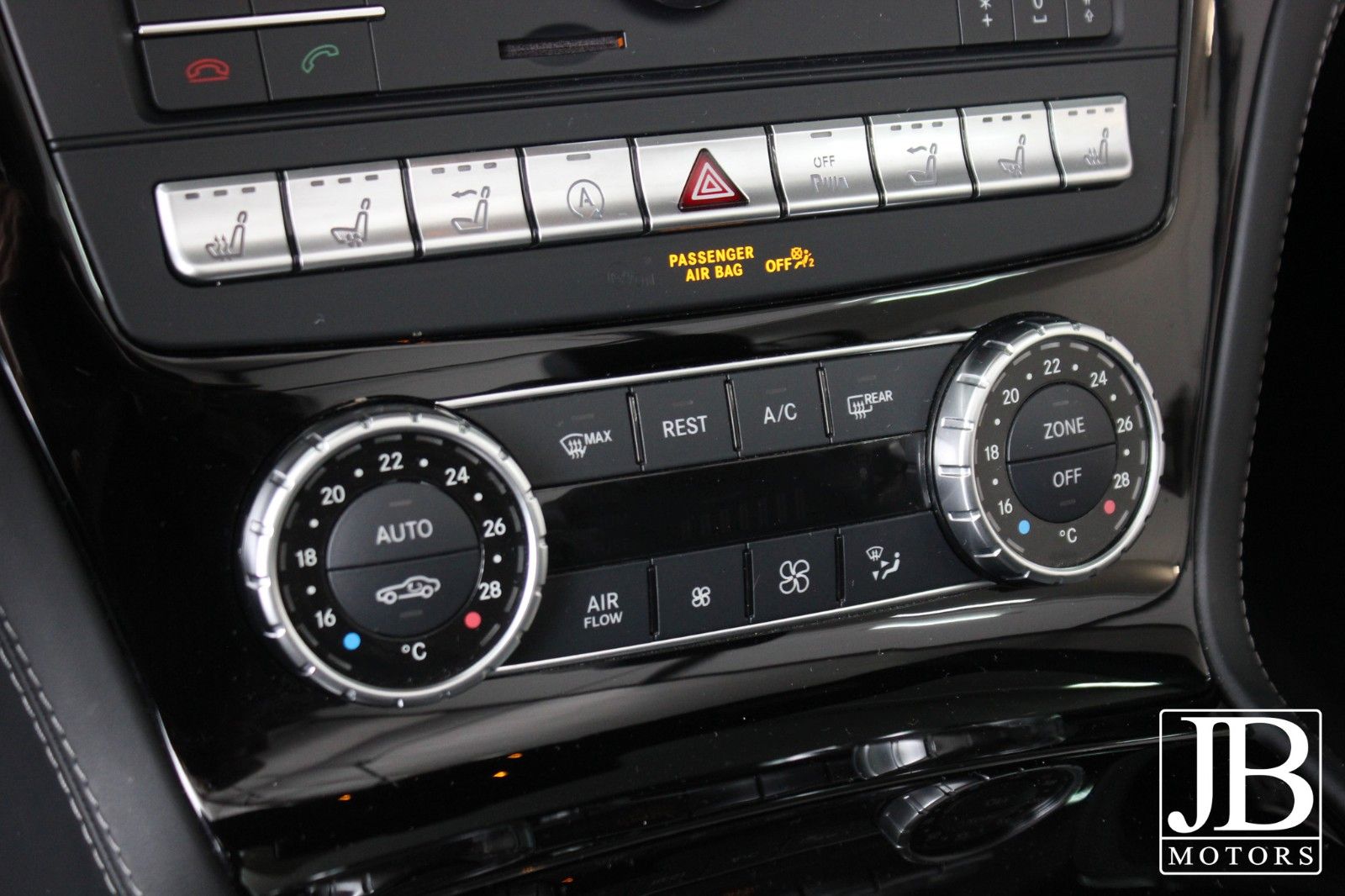 Fahrzeugabbildung Mercedes-Benz SL 63 AMG Designo Bang & Olufsen Junge Sterne