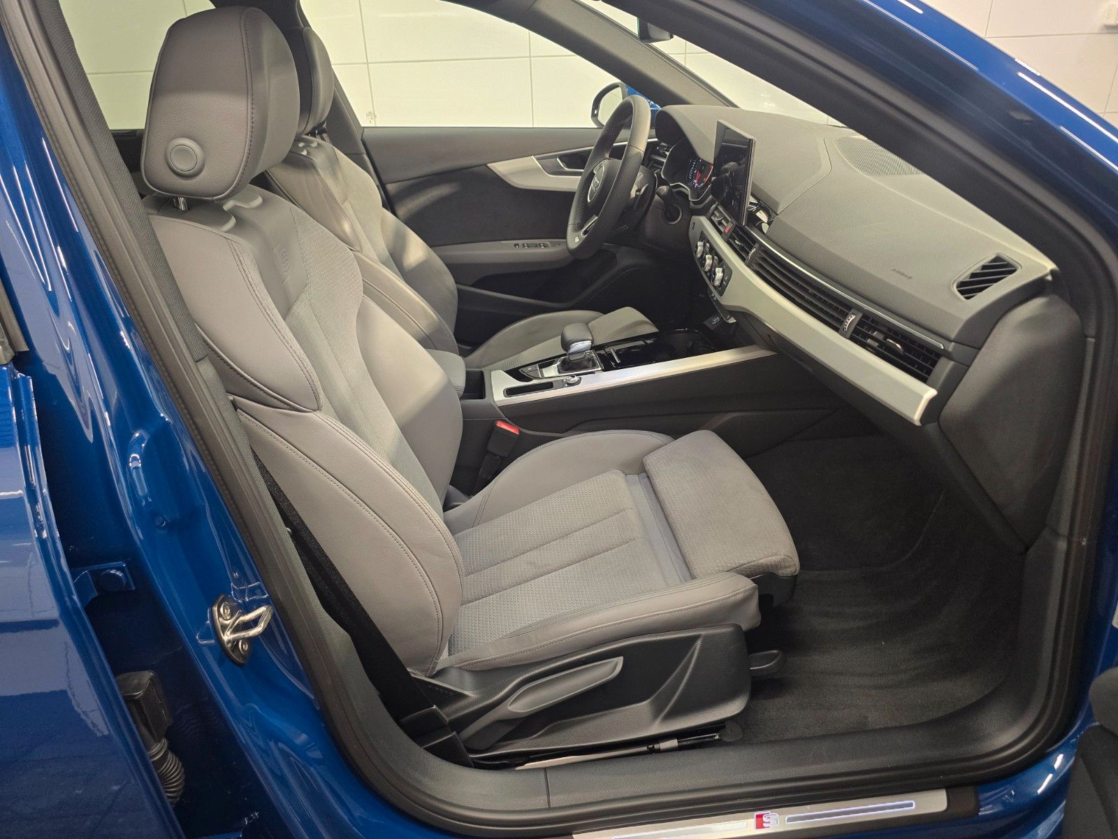 Audi A4 35 Avant 2.0 TDI S-tronic 2X S line/LED/Navi foto 14