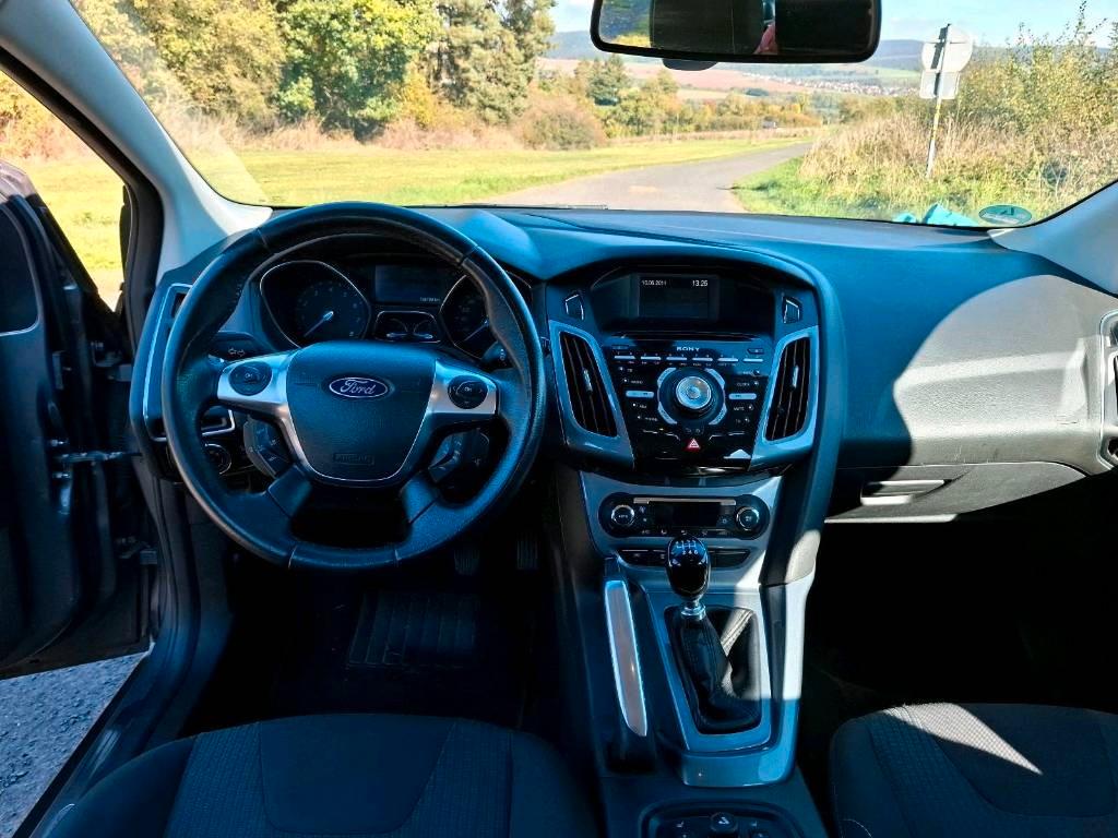 Ford Focus 2011 — photo 10
