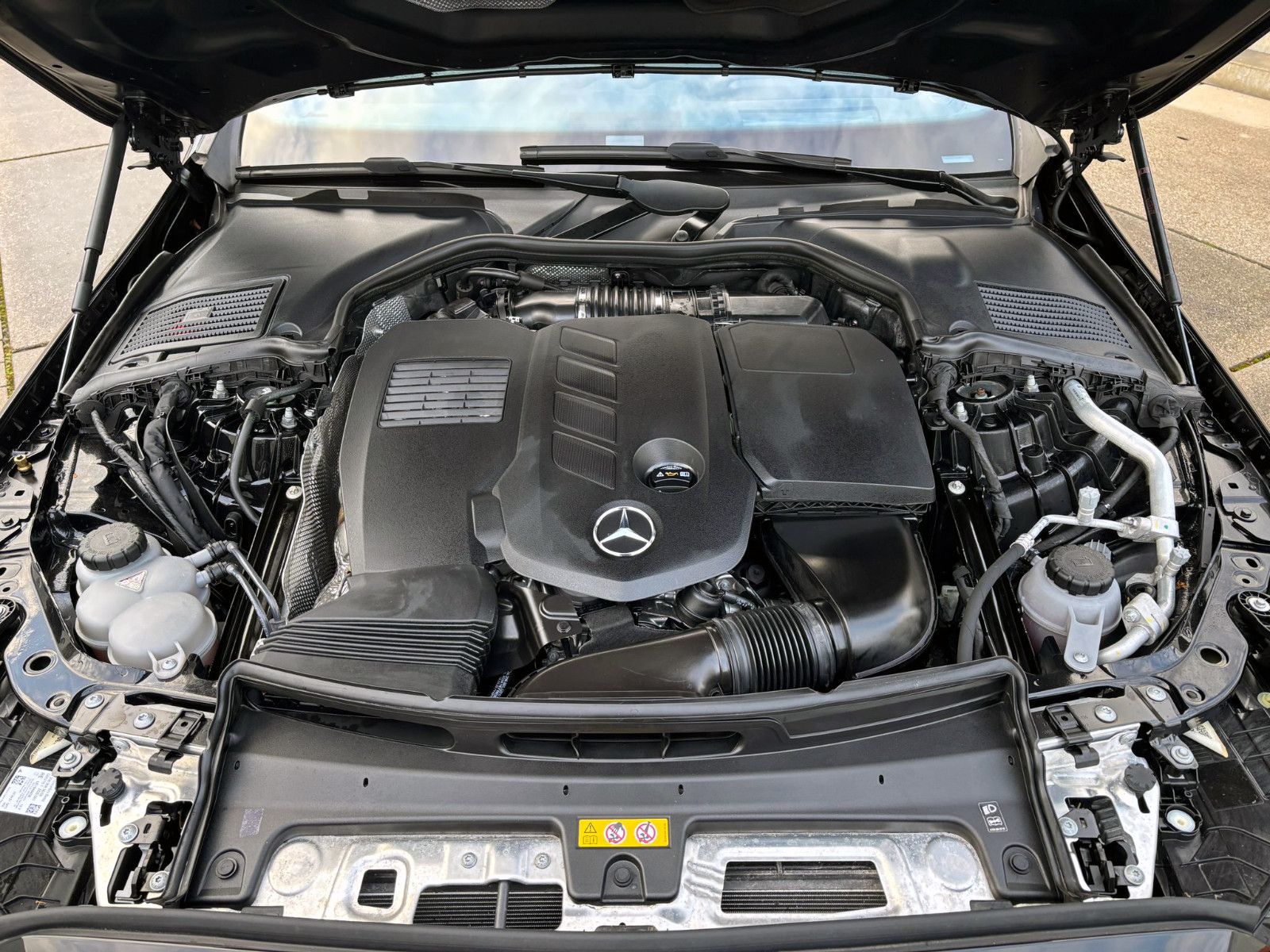 Fahrzeugabbildung Mercedes-Benz C220d T-Modell AMG-Line 360° ACC PANO HUD LED BT