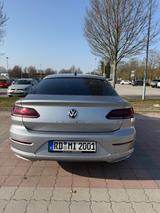 Volkswagen Arteon 2.0 TDI TÜV neu Top Zustand - silberne Volkswagen Arteon