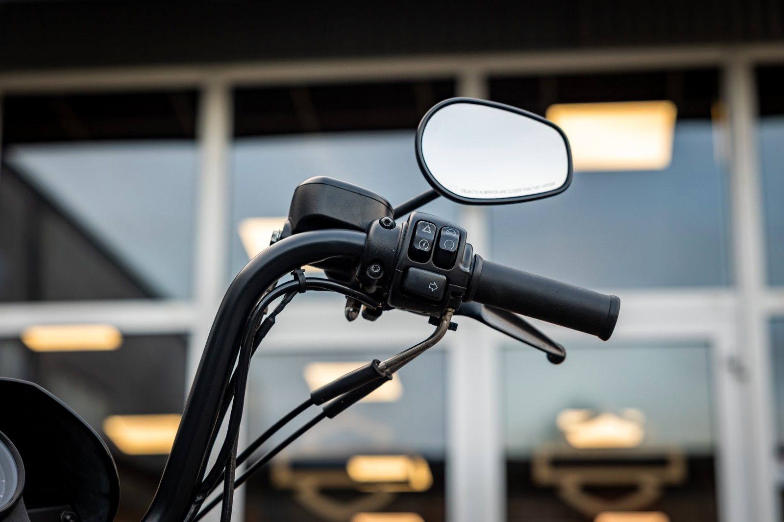 Fahrzeugabbildung Harley-Davidson XL883N - Iron 883 Auspuff - Kesstech - Ape