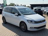 Volkswagen Touran Highline BMT/Start-Stopp Pano,Leder - Kleinbus bis 20.000 Euro