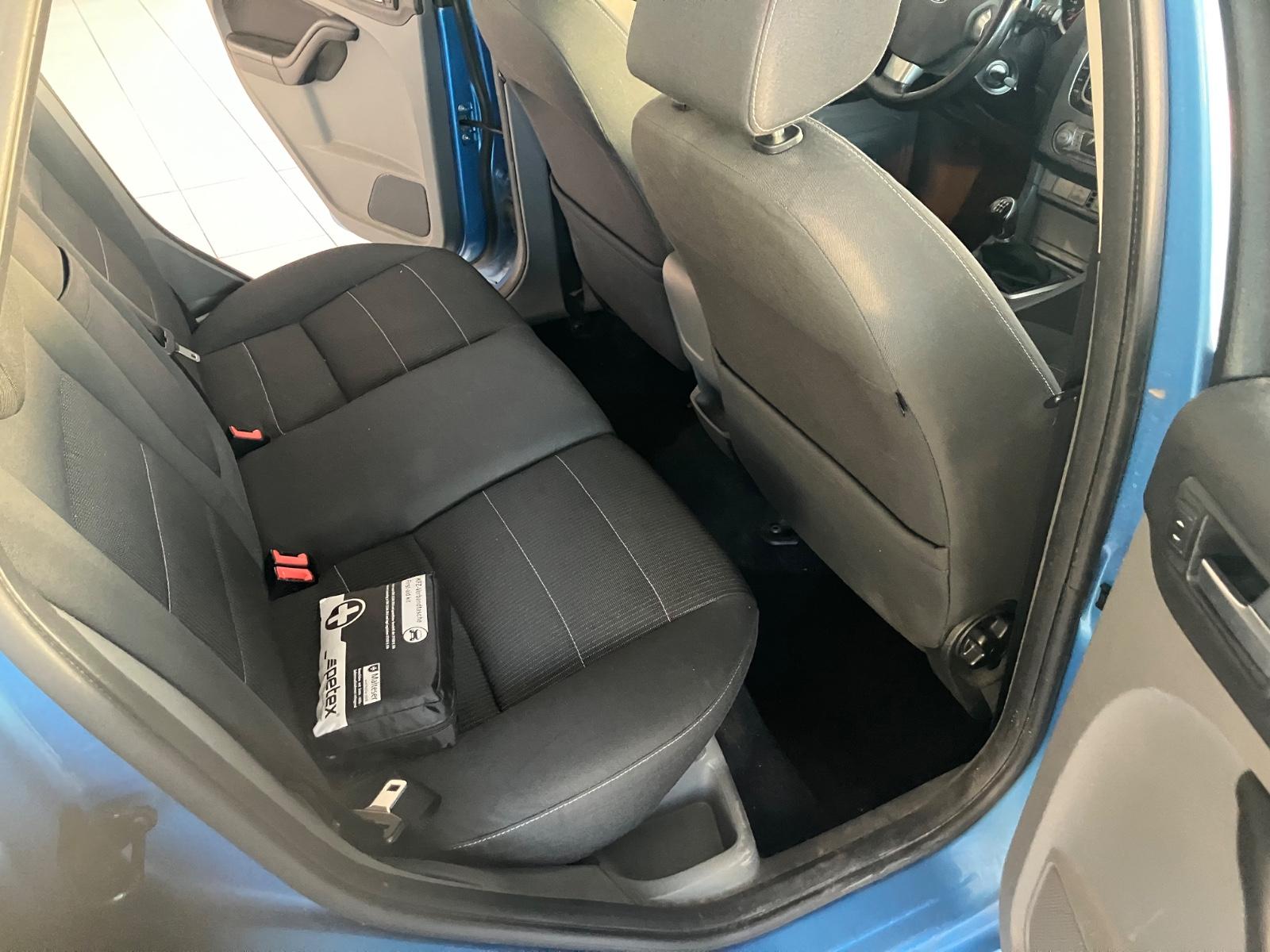 Ford Focus 2009 — photo 16