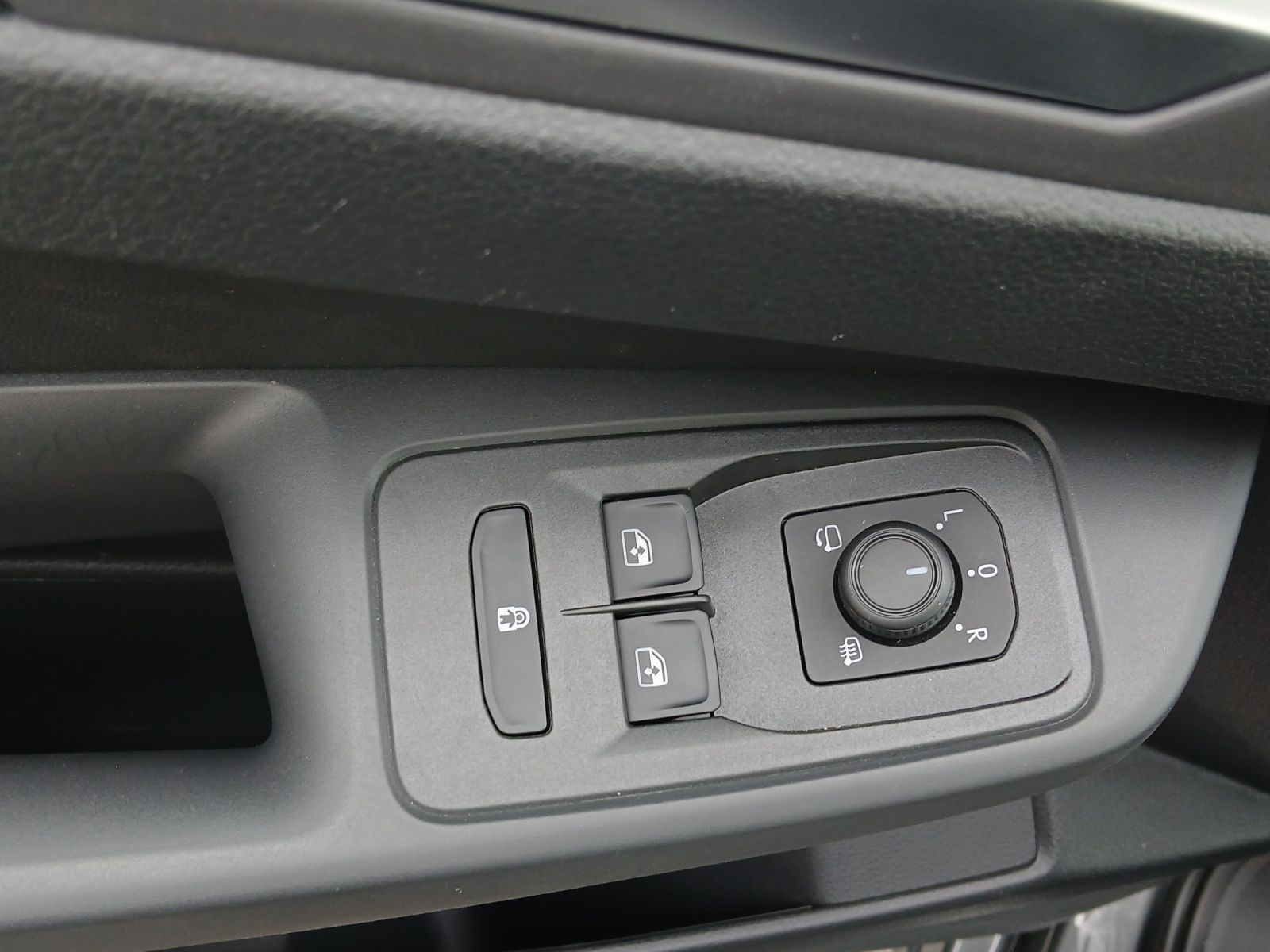 Fahrzeugabbildung Volkswagen Caddy TDI Style Maxi DSG LED AHK Navi ACC RFK SH