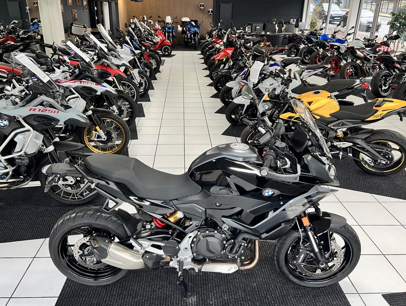 BMW F 900 XR Triple Black *Komfort*Dynamik*