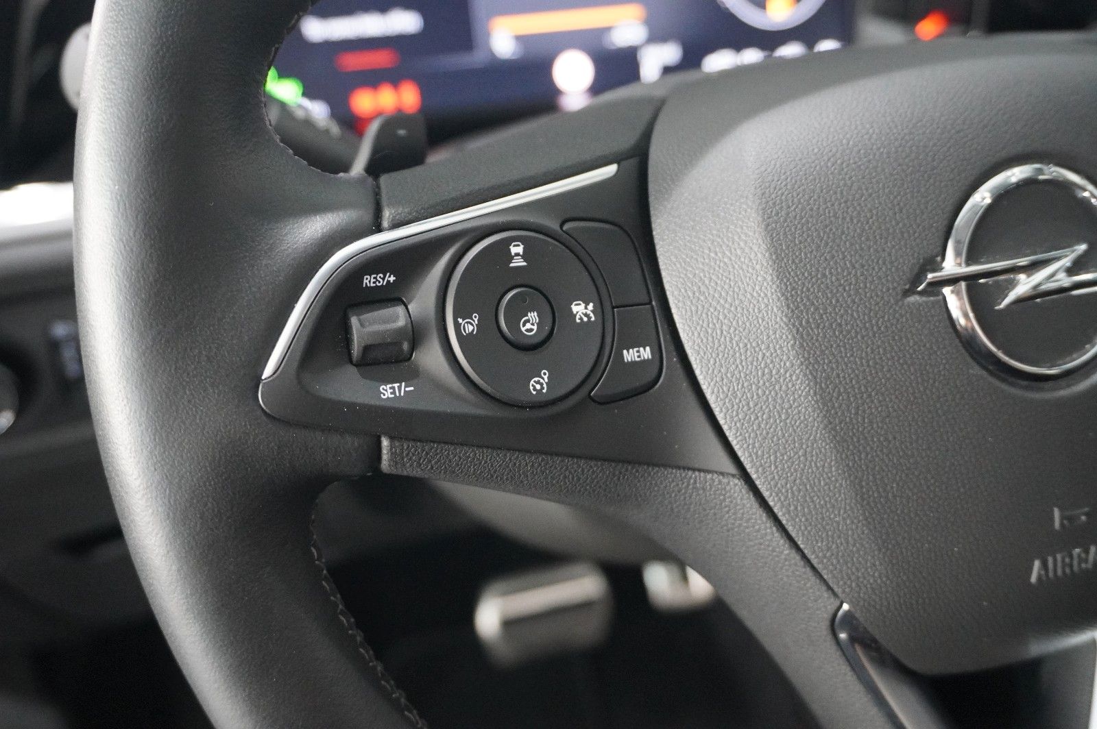 Fahrzeugabbildung Opel Grandland (X) 1.6T EDITION HYBRID NAVI/LED/VIRT.