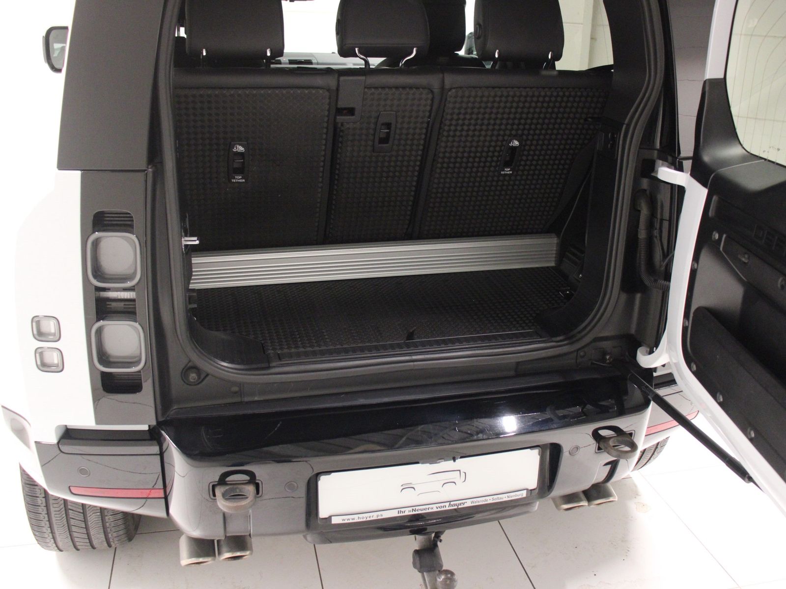 Land Rover Defender 90 P525 V8 Black Pack foto 11