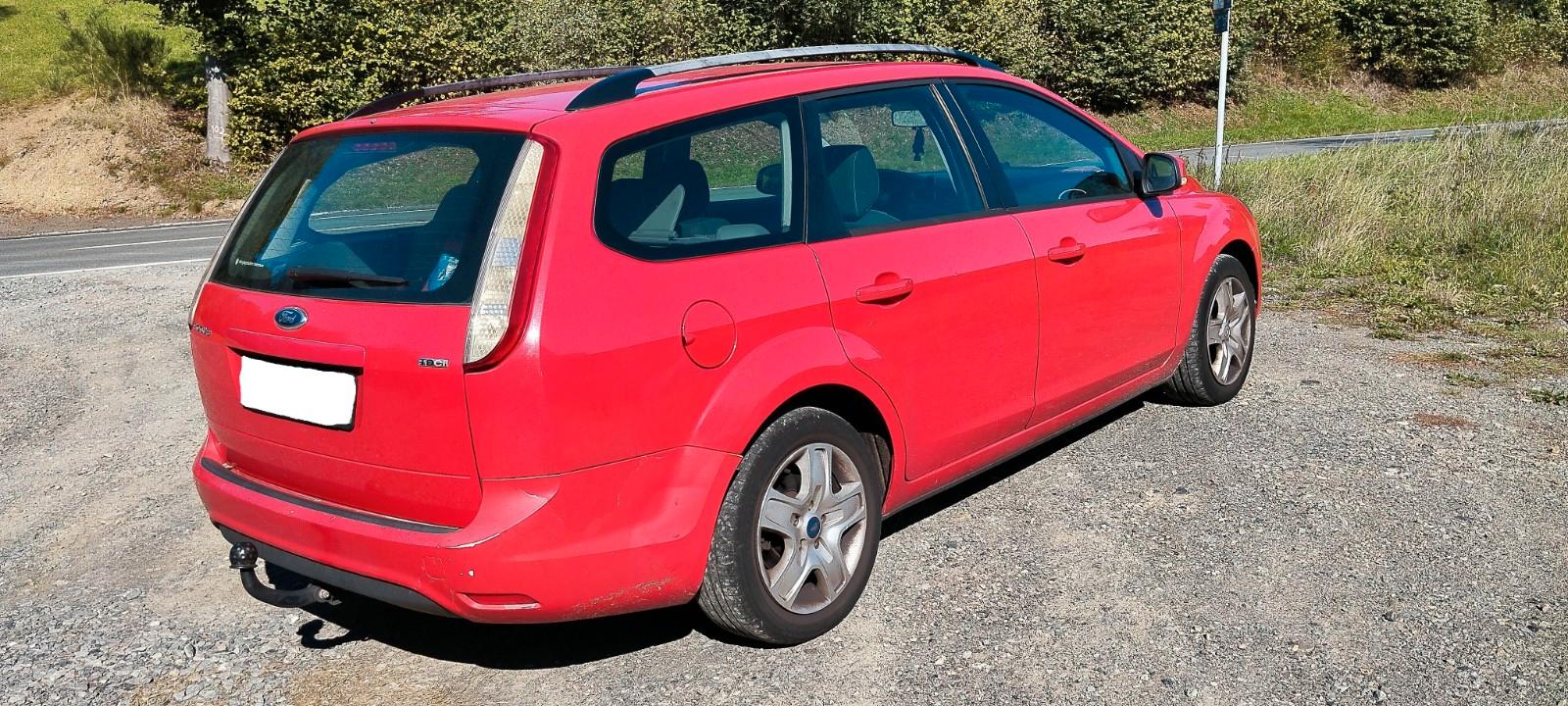 Ford Focus 2010 — rear view
