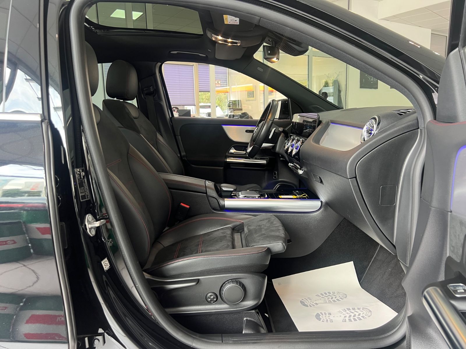 Fahrzeugabbildung Mercedes-Benz GLA 250 4Matic* AMG Line * PANORAMADACH *
