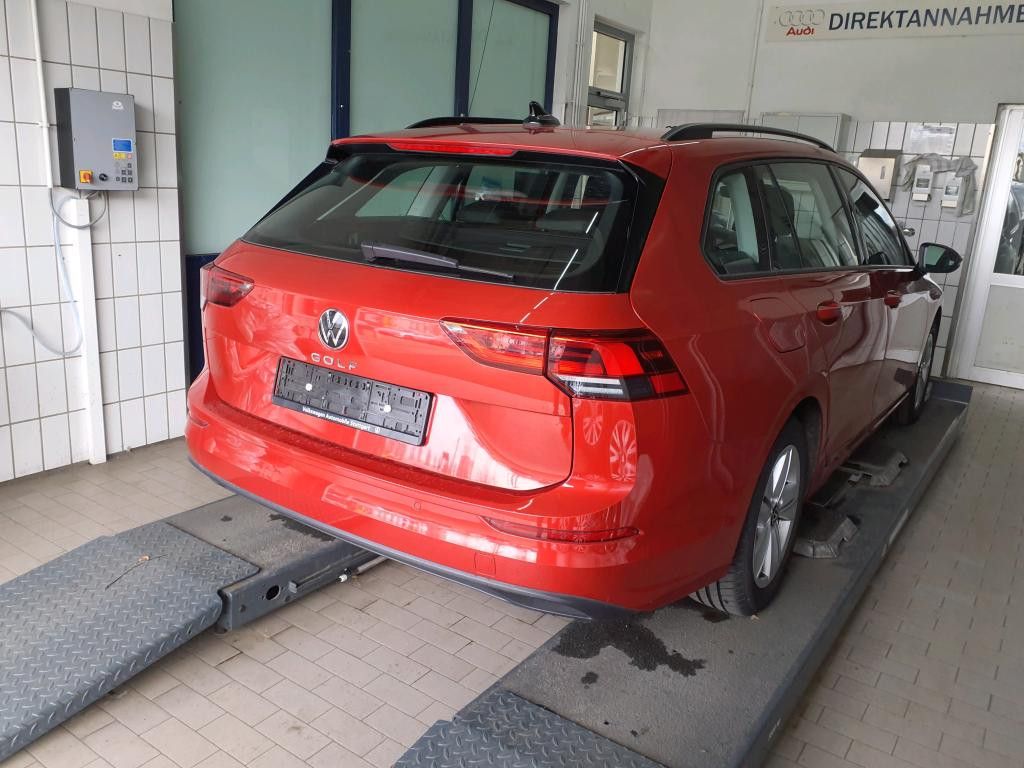 Fahrzeugabbildung Volkswagen Golf Var. 1.5 TSI Life-LED-ACC-APPS-DAB-PDC-
