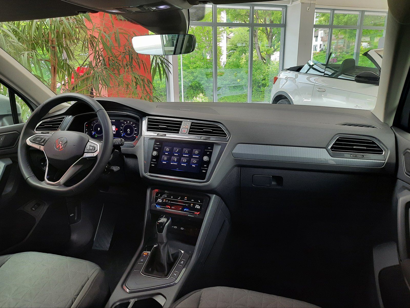 Fahrzeugabbildung Volkswagen Tiguan Life TSI DSG *AHK*Navi*Cam*LED*PDC*ACC*