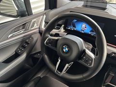 Fahrzeugabbildung BMW 218i Active Tourer M Sport --AHK/HiFi/HeadUp/ACC