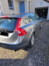 Volvo V60 T3 Geartronic Momentum Momentum - Volvo V60 Momentum mit Benzin-Antrieb
