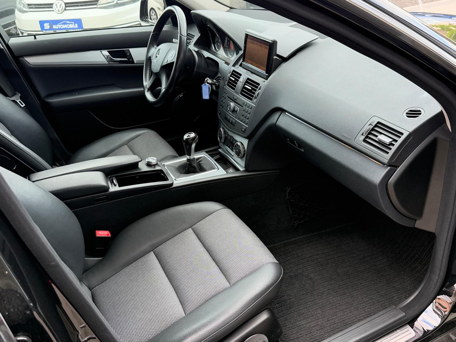 Mercedes-Benz C220 2010 — photo 12