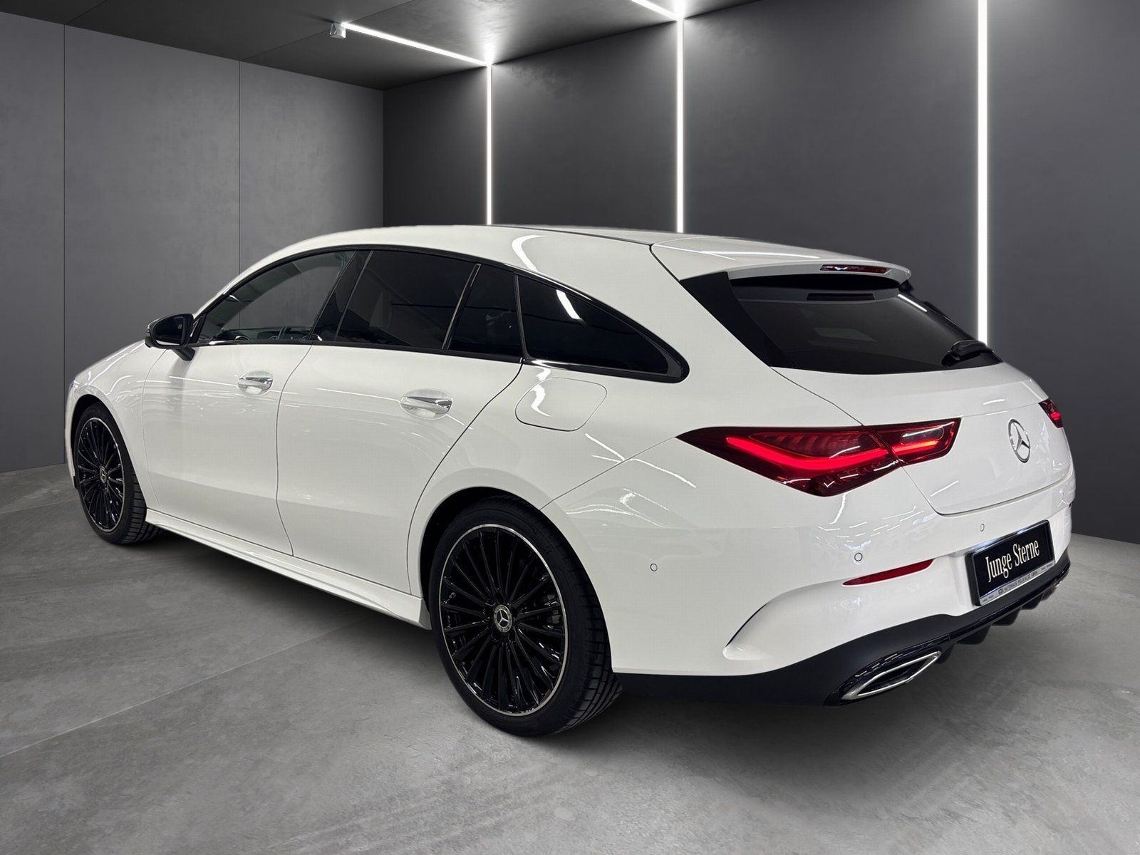 Fahrzeugabbildung Mercedes-Benz CLA 200 SB AMG*Pano*Burme*19"*HUD*360*Multibeam*