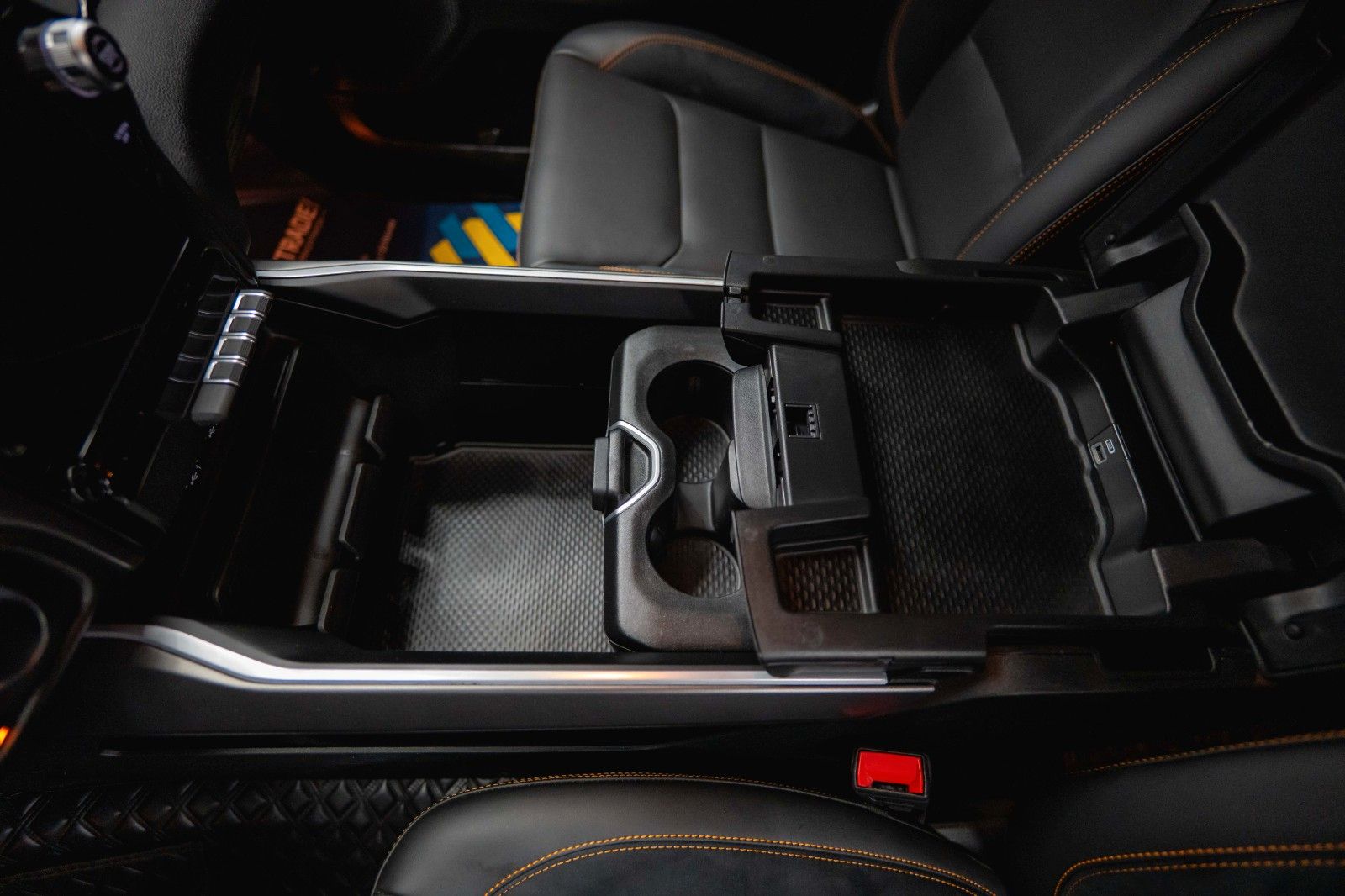 Fahrzeugabbildung Dodge RAM 5.7 V8 HEMI 4x4 OFFROAD Night Limited 19%