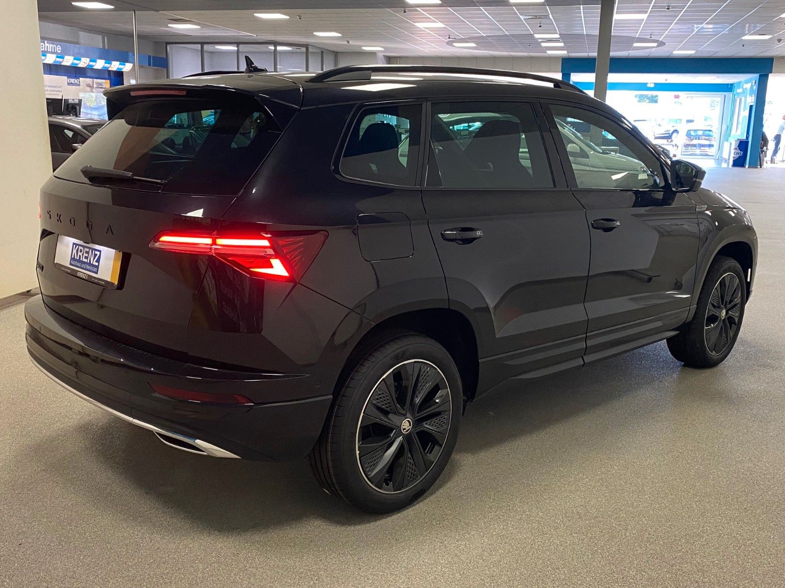 Fahrzeugabbildung SKODA Karoq 1.5l TSI ACT DSG Sportline+360 GRAD KAMERA