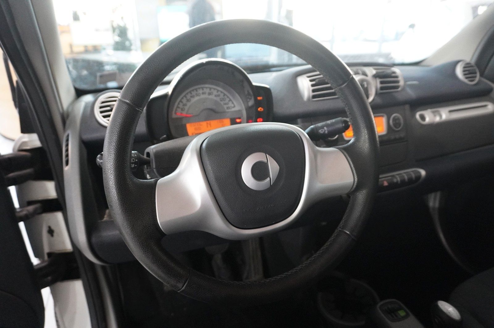 Fahrzeugabbildung Smart ForTwo 1.0 COUPE PASSION AUTOM. KLIMA/PANO/RADIO