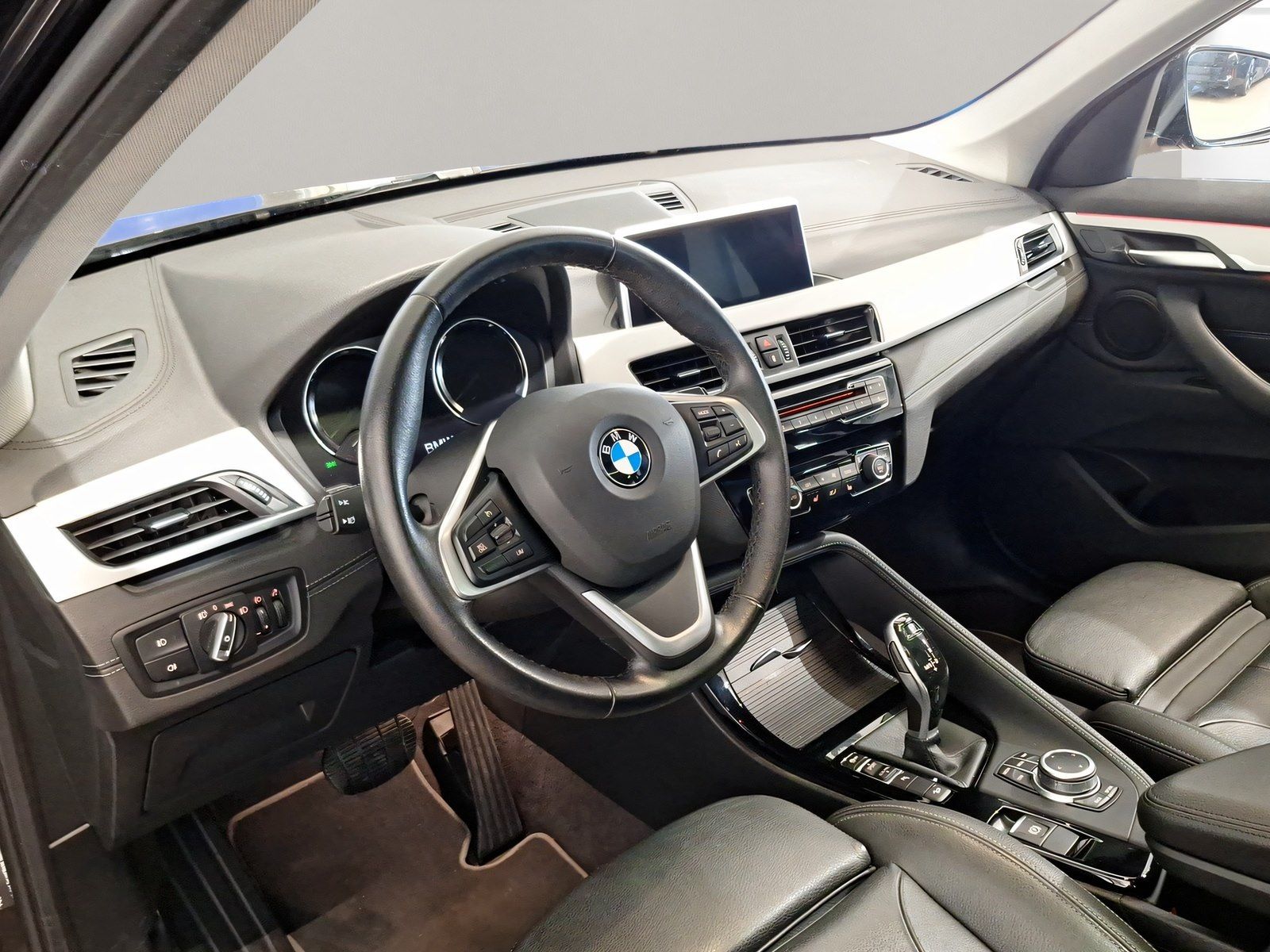 BMW X1 xDrive20d Sport Line Navi AHK Kamera HiFi foto 4