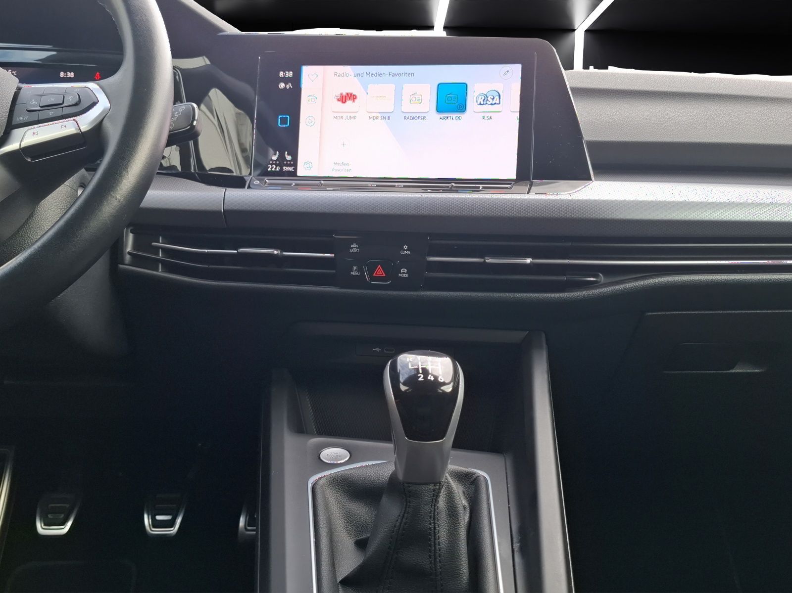 Fahrzeugabbildung Volkswagen Golf VIII TSI Active Standhzg. LEDplus Navi AID
