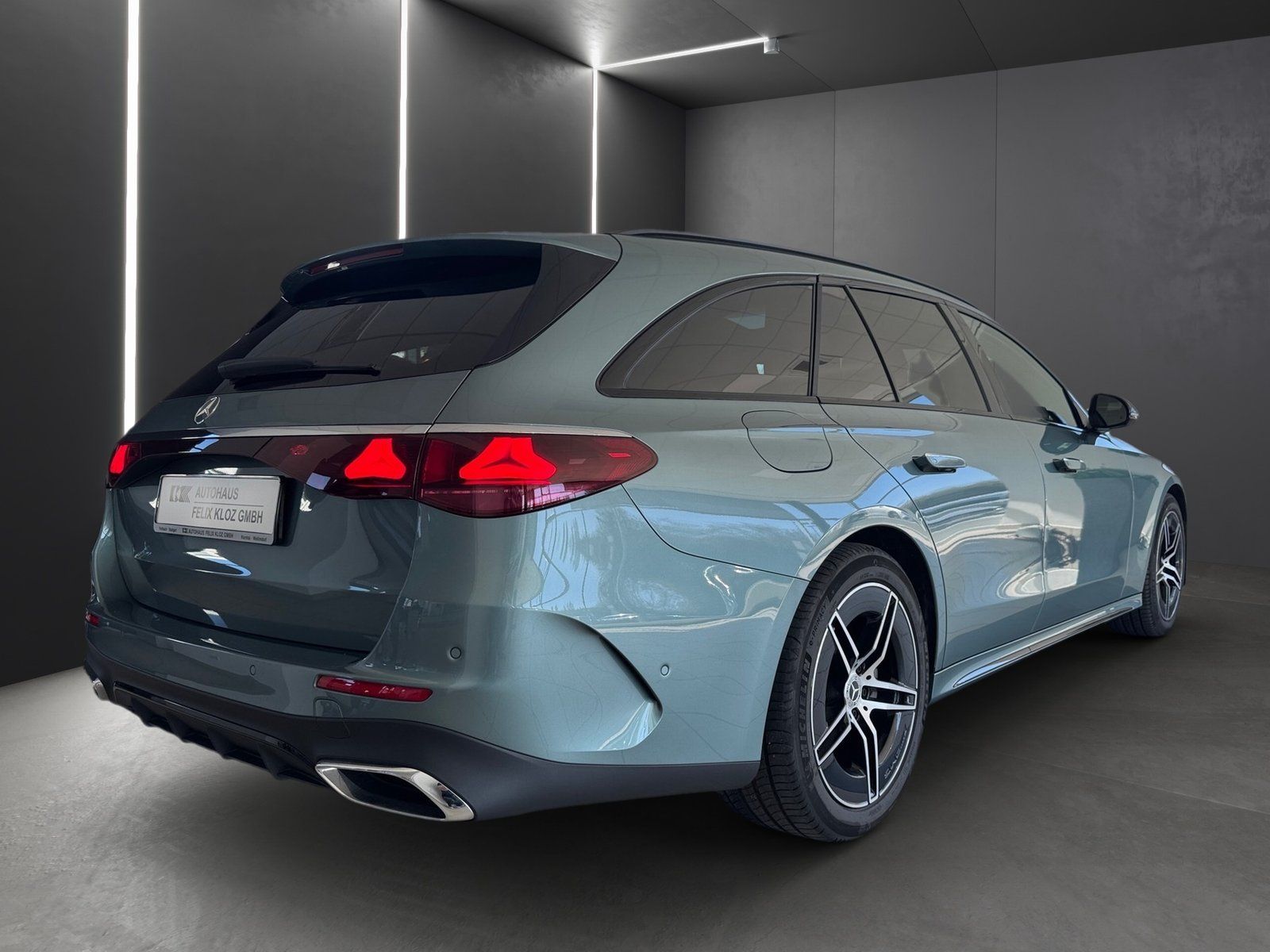 Fahrzeugabbildung Mercedes-Benz E 220 d T AMG*AHK*Pano*Distro*Totwink*360*Digita