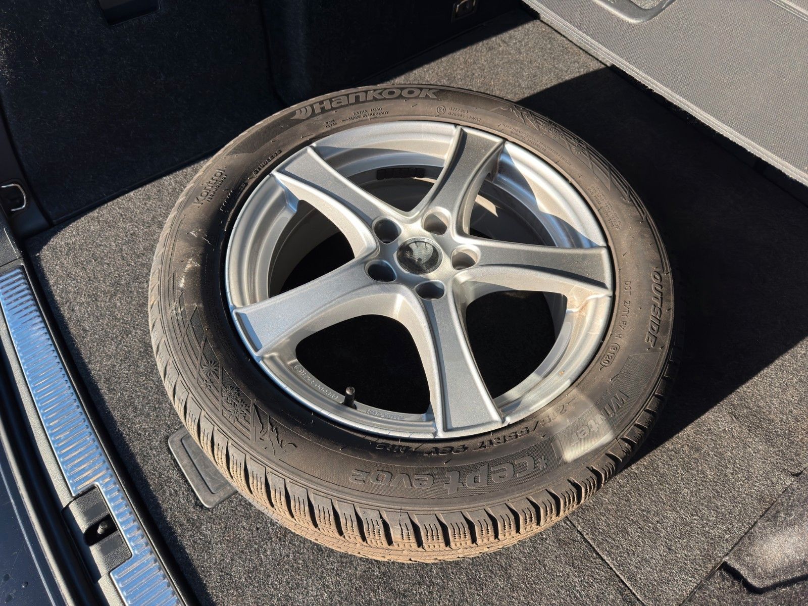 Fahrzeugabbildung SKODA SUPERB COMBI SPORTL 2.0TDI ACC MEMORY CANTON