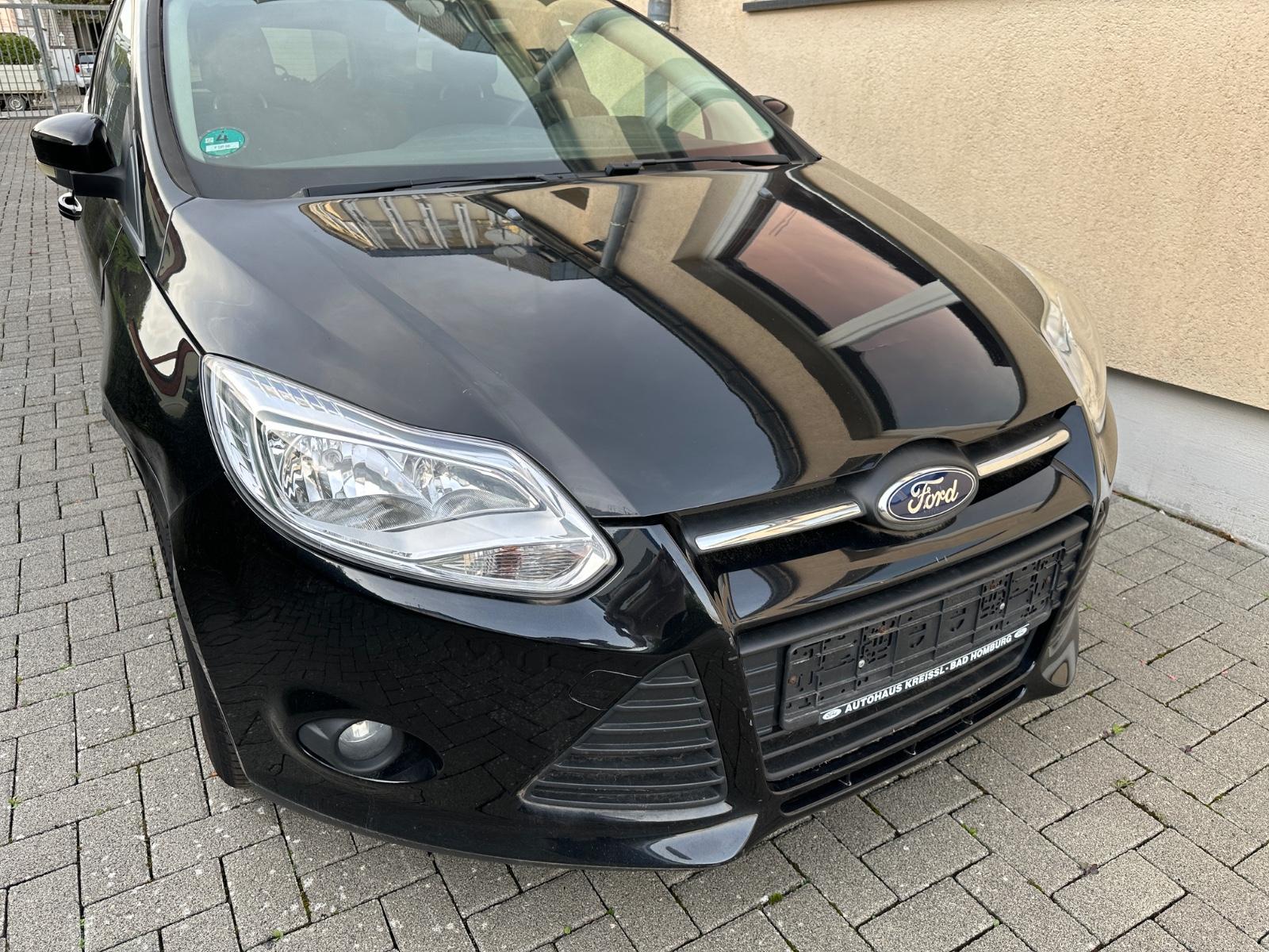 Ford Focus 2013 — вигляд ззаду